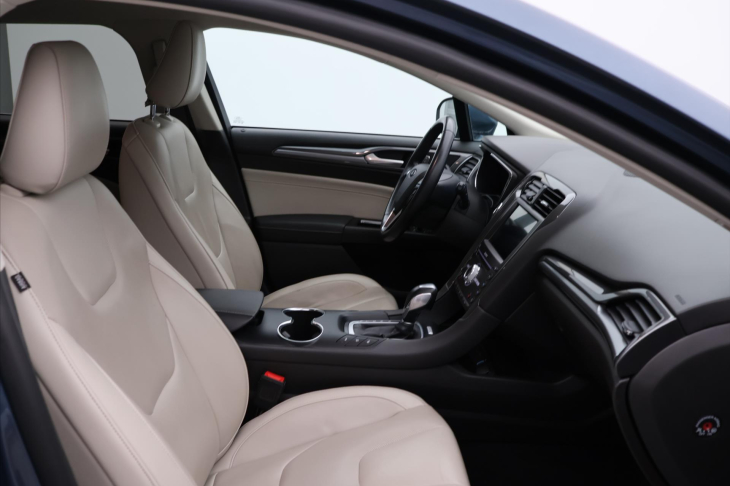Ford Mondeo 2,0 Hybrid iCVT 103kW Vignale