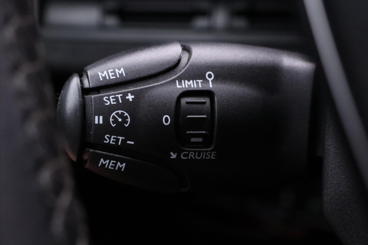 Peugeot 5008 1,5 HDI 96kW Allure CZ 7-Míst