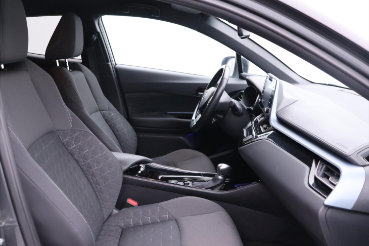 Toyota C-HR 2,0 E-CVT 112kW Executive
