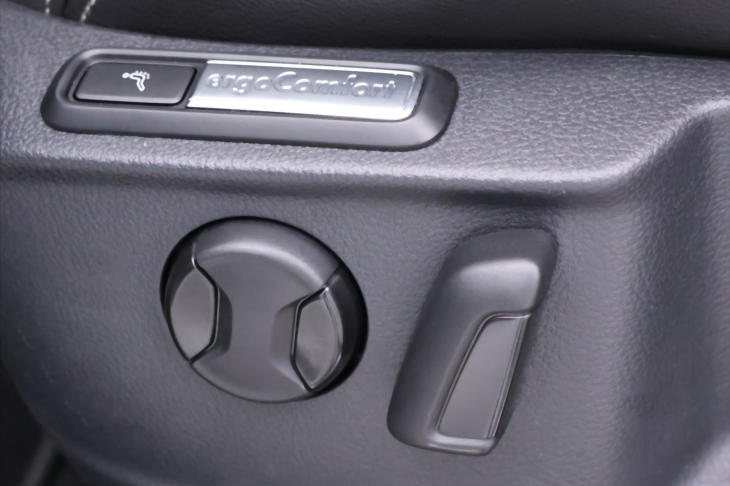 Volkswagen Passat 2,0 TDI 110kW DSG R-line 1.Maj