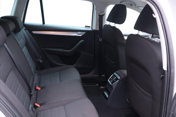 Škoda Octavia 1,6 TDI 77kW DSG Elegance CZ