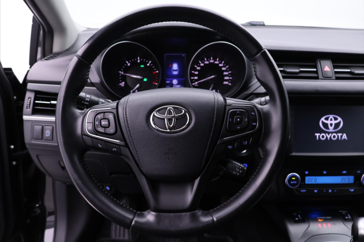 Toyota Avensis 2,0 D-4D 105kW Navi LED Tempo