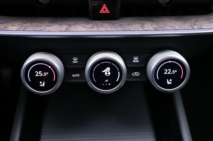 Škoda Superb 2,0 TDI DSG Laurin&Klement DPH