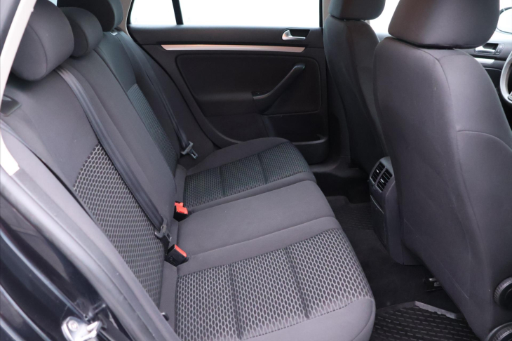 Volkswagen Golf 1,6 TDI DSG Webasto Serv.Kniha