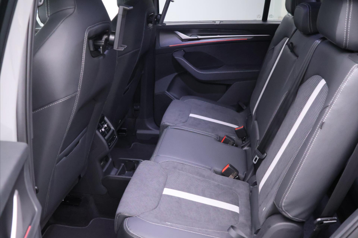 Škoda Kodiaq 2,0 TDI DSG 4x4 Sportline 7-Míst