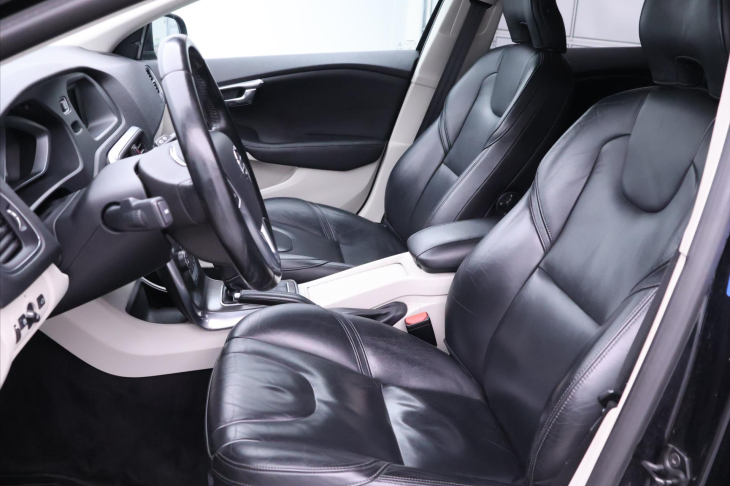 Volvo V40 2,5 T5 187kW Aut. Summum