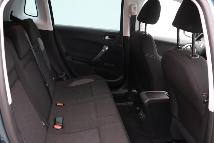 Peugeot 2008 1,2 PT 110k Active Klima CZ