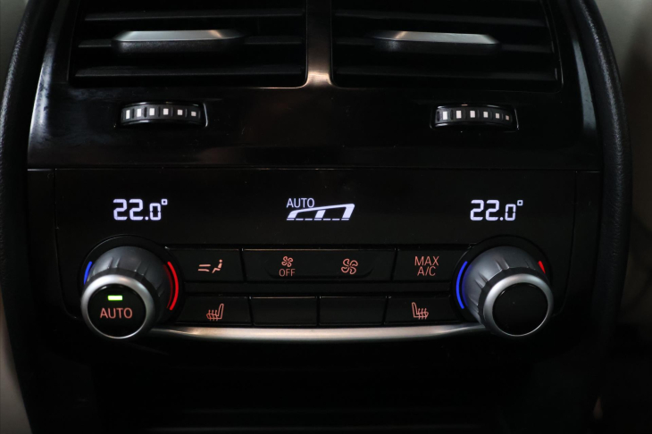 BMW Řada 6 3,0 250kW 640i xDrive GT CZ DPH