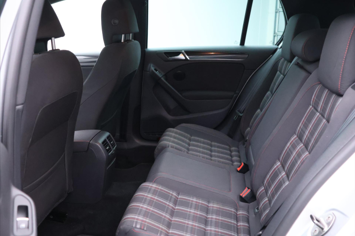 Volkswagen Golf 2.0 GTI 155kW DSG Xenon CZ