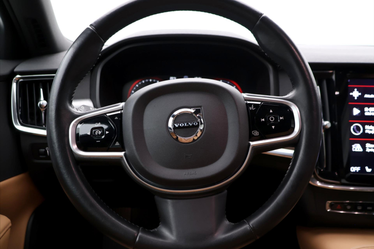 Volvo V90 2.0 D3 110kW Momentum LED
