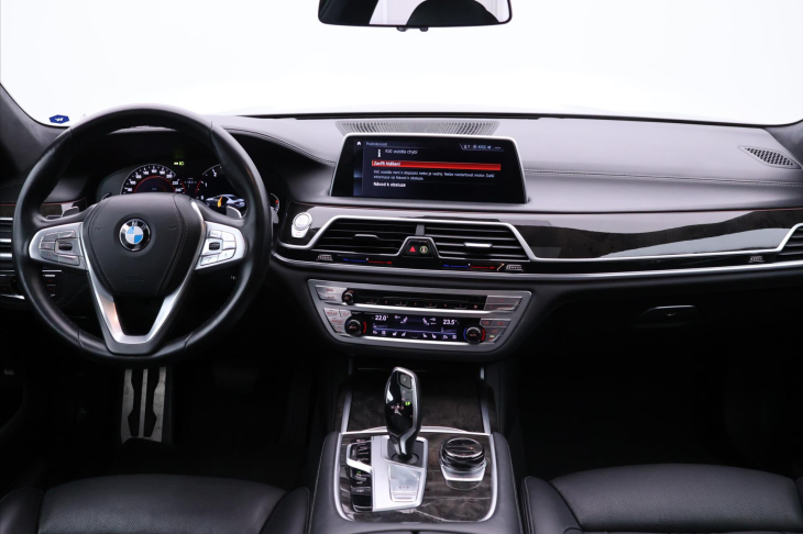 BMW Řada 7 4,4 750i 330kW xDrive DPH