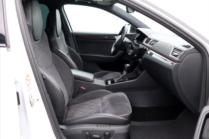 Škoda Superb 2,0 TDI DSG 4x4 Sportline