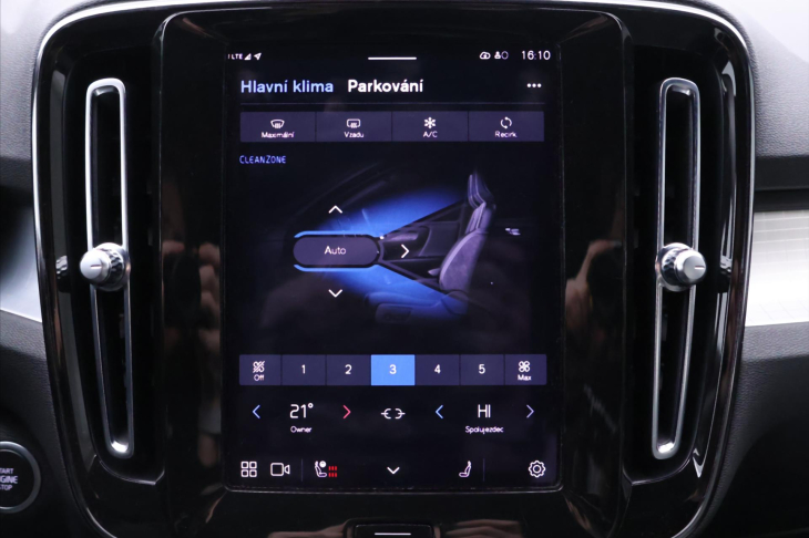 Volvo XC40 2,0 B4 145kW DCT Plus Dark CZ