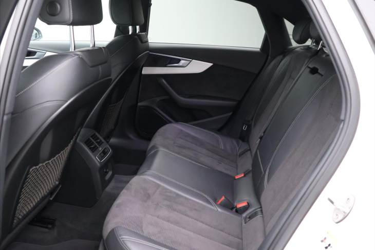 Audi A4 2,0 TDI 140 kW S-Line S-Tronic CZ