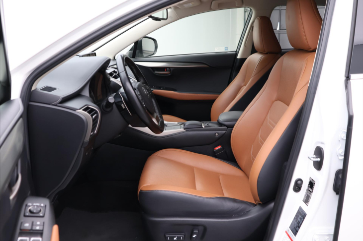 Lexus NX 300h 2,5 145 kW 4WD Prestige
