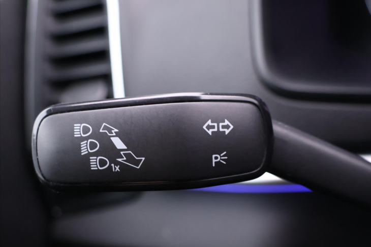 Škoda Karoq 1,6 TDI 85kW DSG Ambition CZ DPH