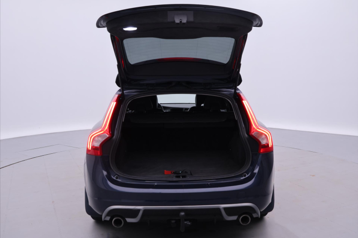 Volvo V60 2,4 D4 V5 120kW AWD R-design