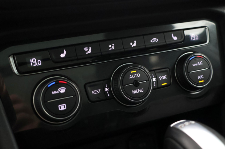 Volkswagen Tiguan 2,0 TDI 140kW 4M DSG R-Line CZ