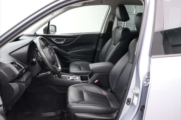 Subaru Forester 2,0 e-BOXER CVT Executive CZ