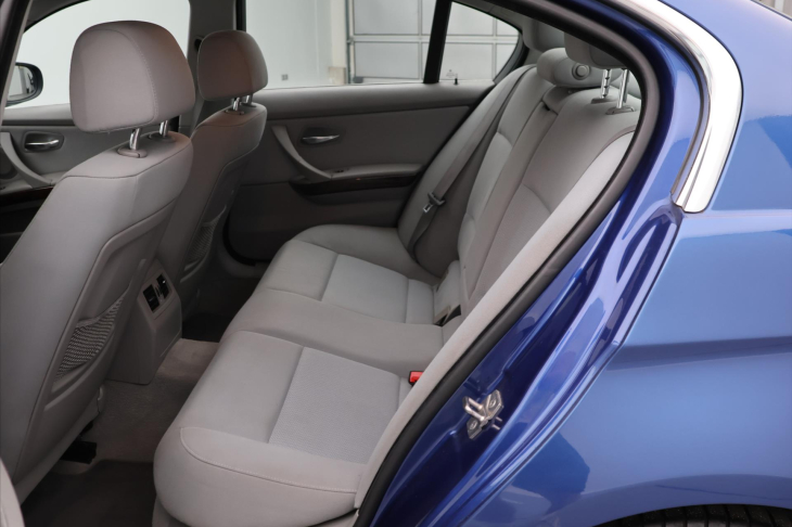 BMW Řada 3 3.0 325i 160kW Aut.klima