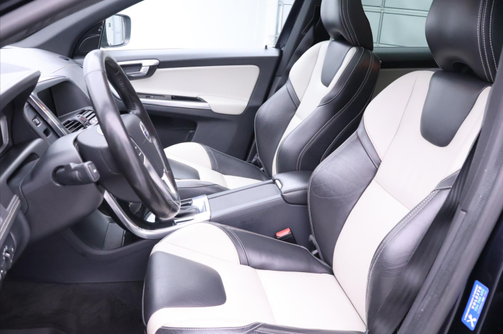 Volvo XC60 2,4 D4 140kW Aut. AWD Summum