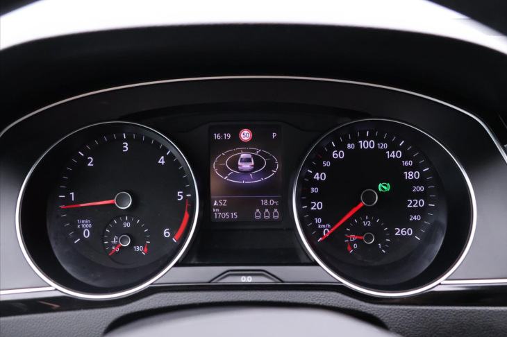 Volkswagen Passat 2,0 TDI 140kW DSG CZ R-line