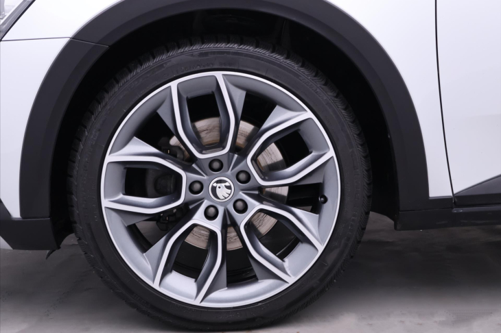 Škoda Superb 2,0 TDI 140kW DSG 4x4 CZ Scout