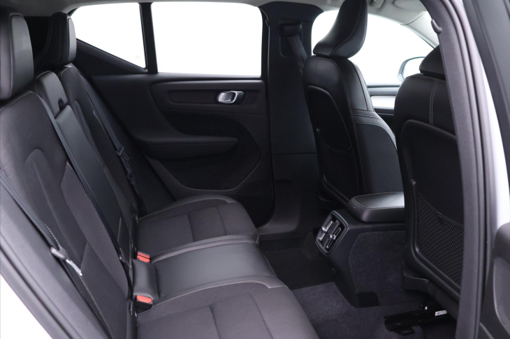 Volvo XC40 2,0 T4 Drive-E Momentum AWD CZ