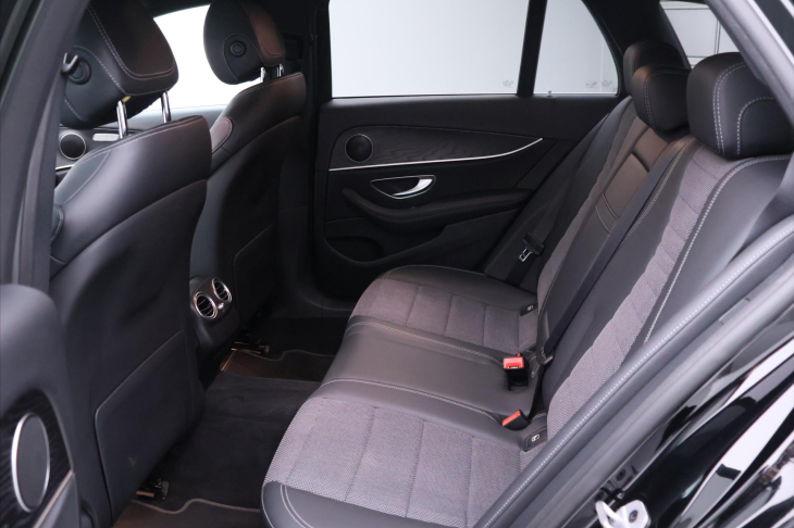 Mercedes-Benz Třídy E 2,0 220D  143kW 4MATIC  AUT