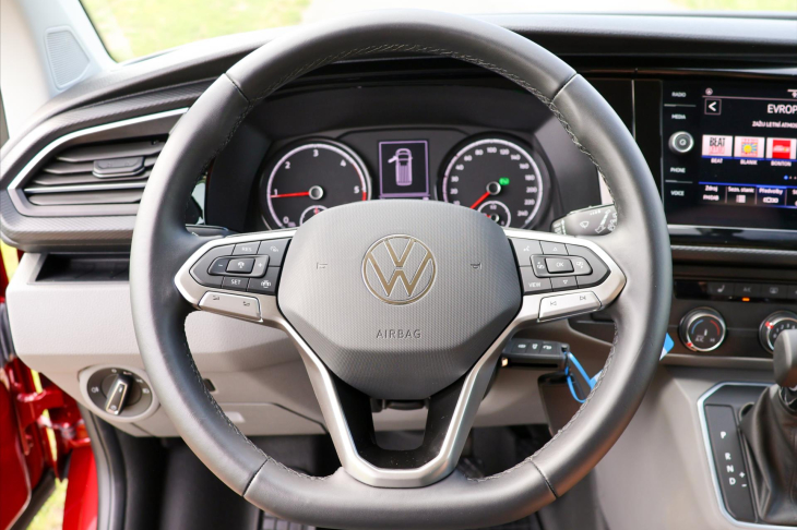 Volkswagen Transporter 2,0 TDI DSG DR 8-Míst Bulli