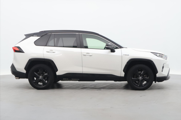 Toyota RAV4 2,5 e-CVT 131kW Selection 4WD CZ