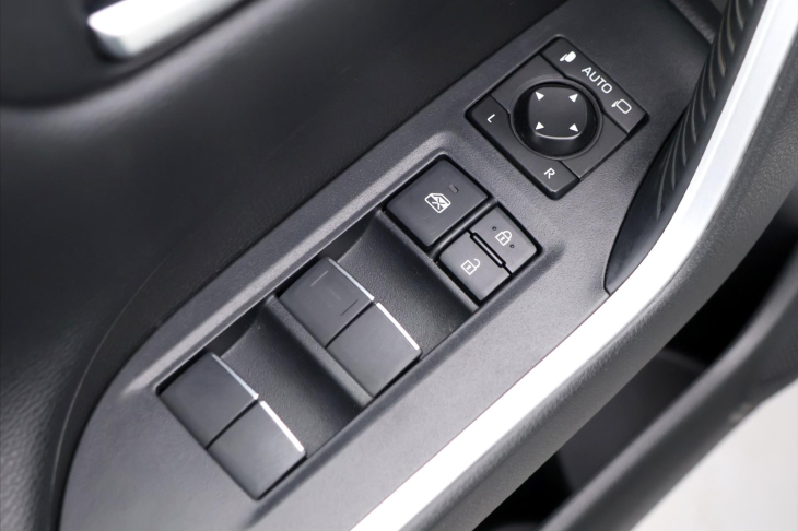 Toyota RAV4 2,5 e-CVT 131kW Selection 4WD CZ