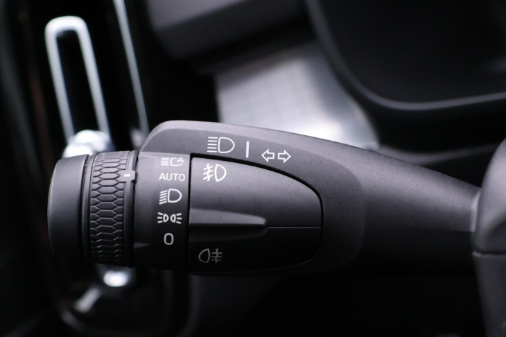 Volvo XC40 2,0 B4 145kW DCT Plus Dark DPH