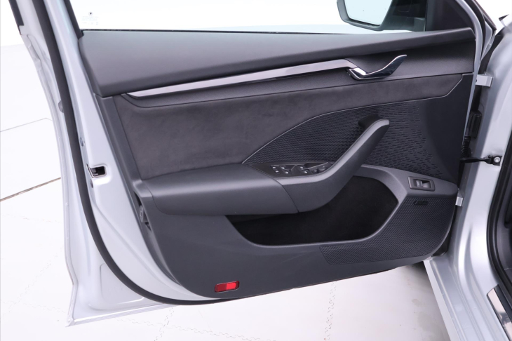 Škoda Octavia 2,0 TSI 180kW DSG Matrix DPH RS