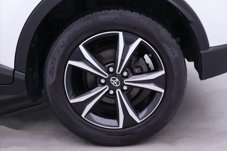 Toyota C-HR 1,2 Turbo 85kW CZ Serv.kniha