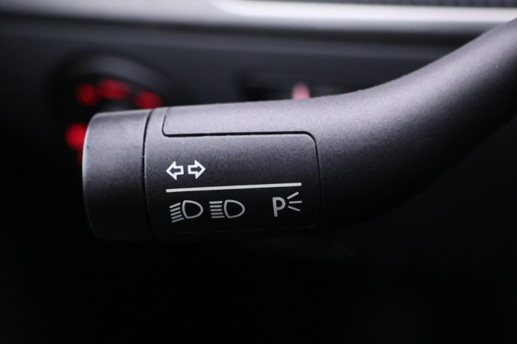 Volkswagen Touareg 3,0 TDi 176kW CZ 4M Serv.kniha