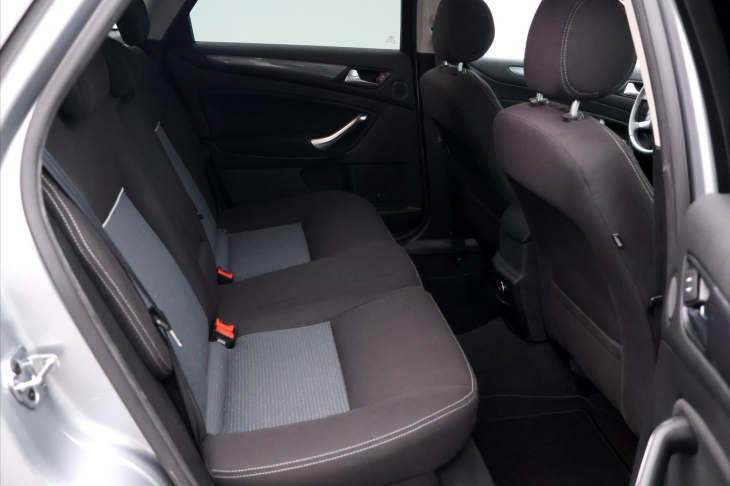 Ford Mondeo 1,6 EB 118kW 1. Maj CZ Tažné