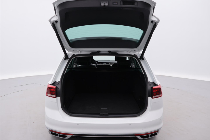 Volkswagen Passat 2,0 TDI 140kW CZ R-line DPH