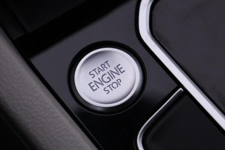 Volkswagen Passat 2,0 TDI  DSG LED Elegance DPH