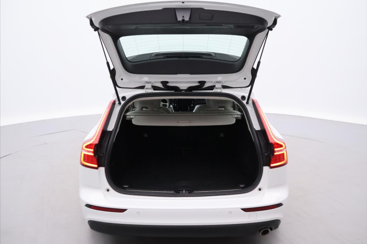 Volvo V60 2,0 D3 110kW Drive-E Momentum CZ