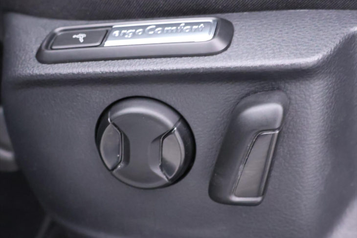 Volkswagen Passat 2,0 TDI 110kW DSG LED ACC Pano