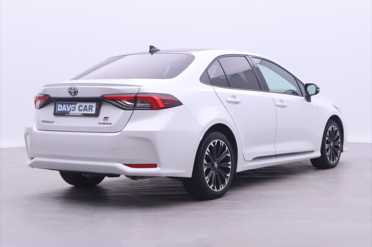 Toyota Corolla 1,8 Hybrid e-CVT 1.Maj DPH GR