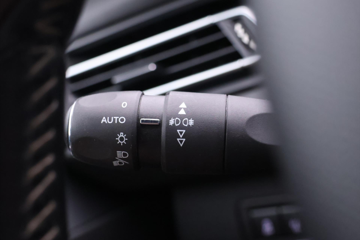 Peugeot 308 1,2 PT 96kW Allure LED Navi