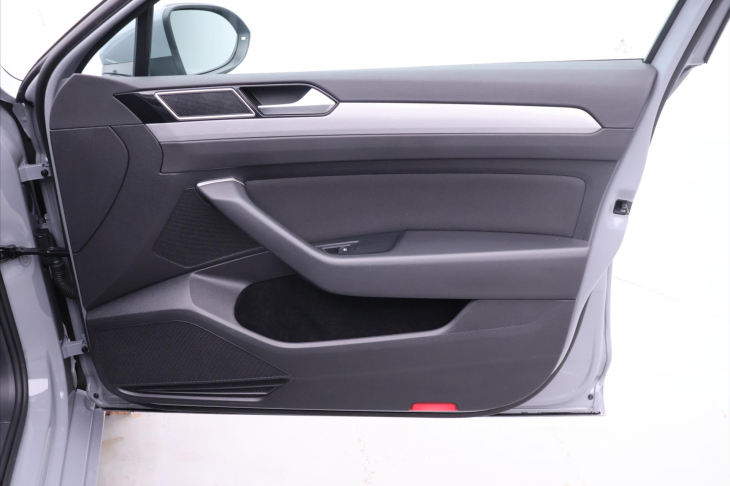 Volkswagen Passat 1,5 TSI 110kW DSG Business CZ