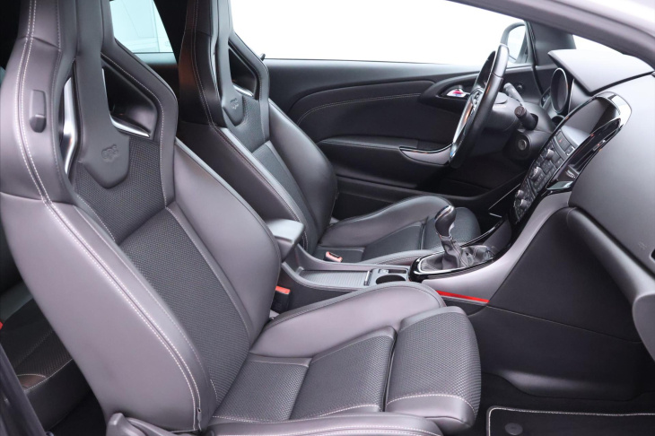 Opel Astra 2,0 T OPC 206kW Aut.klima