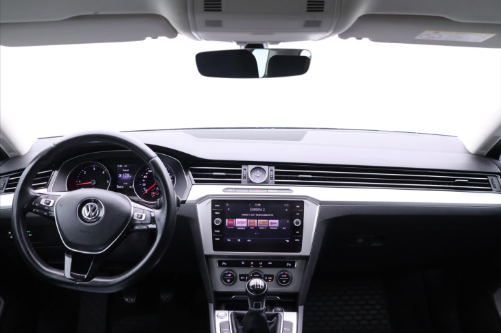 Volkswagen Passat 1,6 TDI Highline Aut klima LED