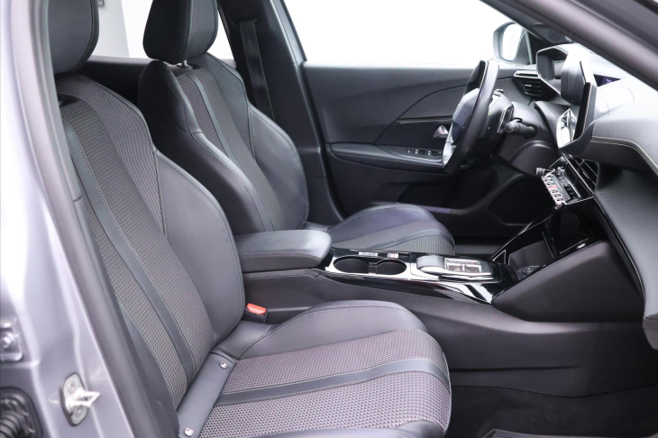 Peugeot 2008 1,2 PT 96kW Aut. CZ GT-Line