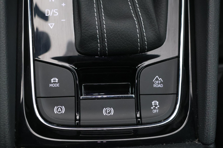 Škoda Karoq 2,0 TDI 110kW DSG Sportline DPH