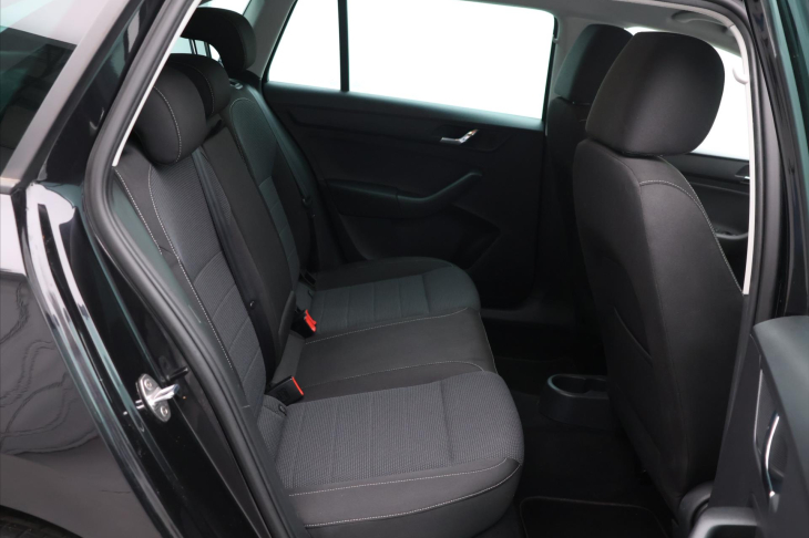 Škoda Rapid 1,6 TDI 77kW Style Xenon Navi
