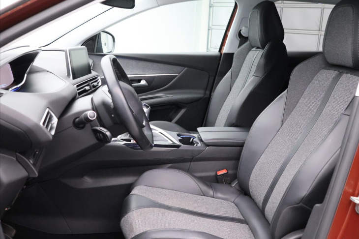 Peugeot 3008 1,5 Blue HDi 96kW Allure CZ